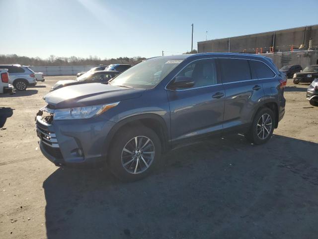 TOYOTA HIGHLANDER 2019 with VIN 5TDJZRFH0KS736660 - Photo from auction