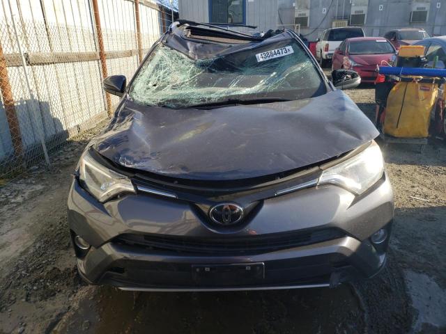 Photo 5 from auction – 2017 TOYOTA RAV4 XLE with VIN JTMWFREV0HJ101787
