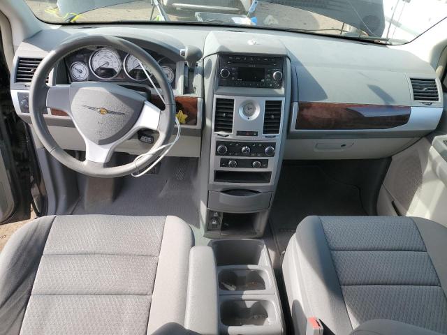 Photo 8 from auction – 2010 CHRYSLER TOWN & COU with VIN 2A4RR5D1XAR136165