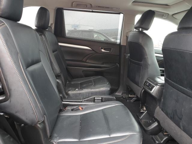 Photo 11 from auction – 2019 TOYOTA HIGHLANDER with VIN 5TDKZRFHXKS552606