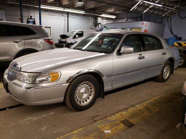 LINCOLN TOWN CAR E 1999 with VIN 1LNHM81W4XY681263 - Photo from auction