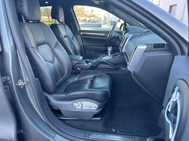 Photo 5 from auction – 2014 PORSCHE CAYENNE with VIN WP1AF2A21ELA41949