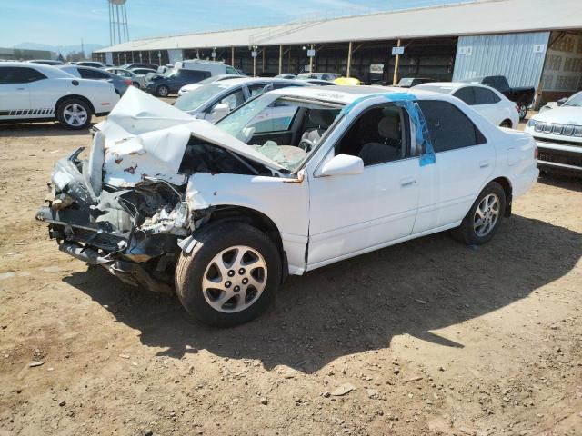 TOYOTA CAMRY LE 2000 with VIN 4T1BF28K1YU943183 - Photo from auction