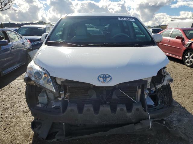 Photo 5 from auction – 2011 TOYOTA SIENNA XLE with VIN 5TDDK3DC7BS002751