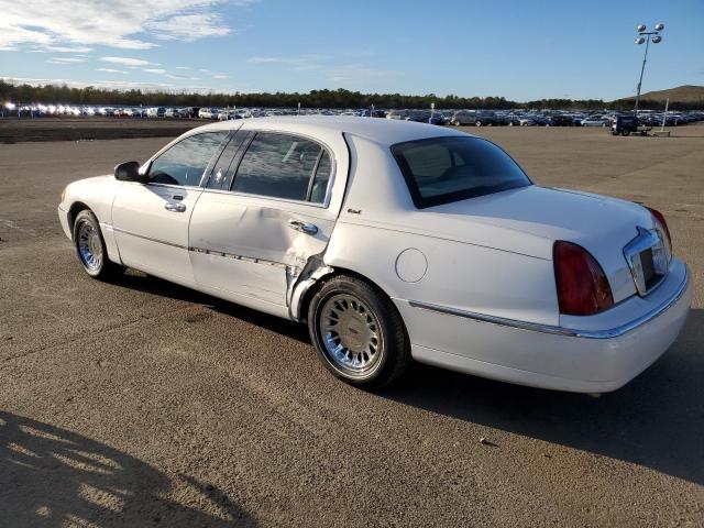 Photo 2 from auction – 2000 LINCOLN TOWN CAR C with VIN 1LNHM83W9YY900250