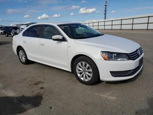 Photo 4 from auction – 2014 VOLKSWAGEN PASSAT S with VIN 1VWAS7A33EC035182