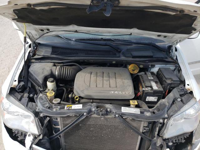 Photo 12 from auction – 2015 CHRYSLER TOWN & COU with VIN 2C4RC1BG0FR740709