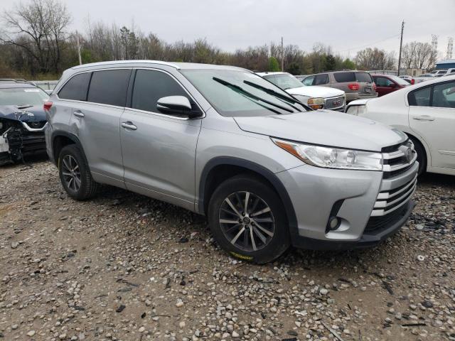 Photo 4 from auction – 2017 TOYOTA HIGHLANDER with VIN 5TDKZRFHXHS520232