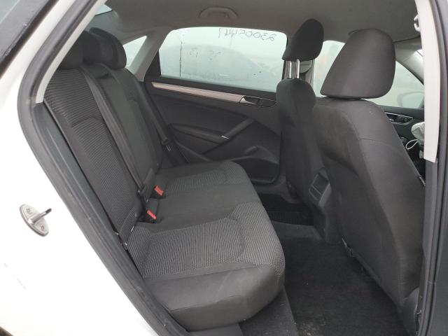 Photo 10 from auction – 2016 VOLKSWAGEN PASSAT S with VIN 1VWAS7A31GC035670