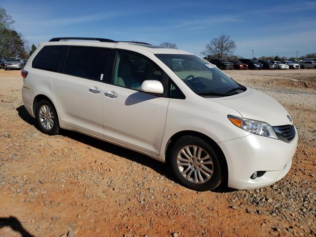Photo 4 from auction – 2017 TOYOTA SIENNA XLE with VIN 5TDYZ3DC0HS772232