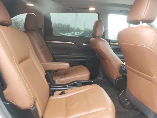 Photo 11 from auction – 2017 TOYOTA HIGHLANDER with VIN 5TDYZRFH7HS227687