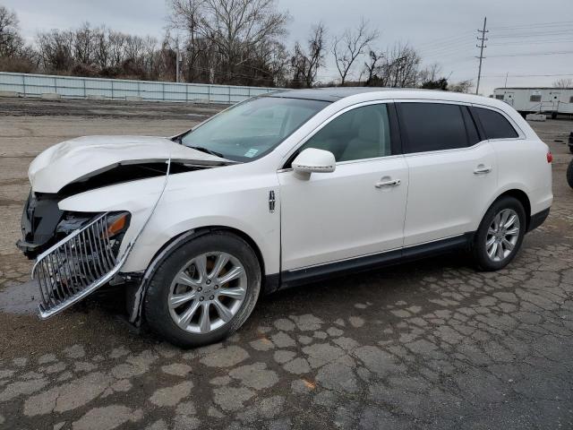 LINCOLN MKT 2016 z numerem VIN 2LMHJ5AT9GBL01686 - Zdjęcie z aukcji