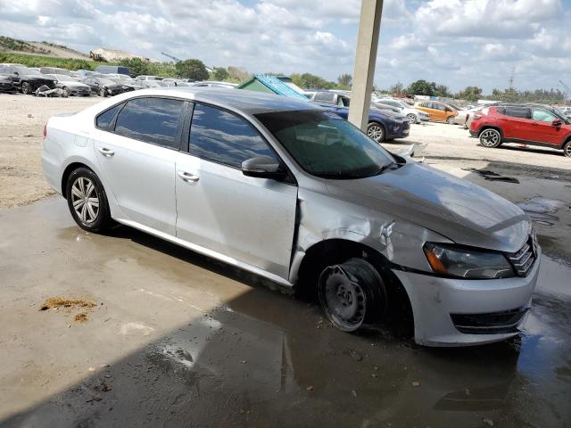 Photo 4 from auction – 2014 VOLKSWAGEN PASSAT S with VIN 1VWAS7A33EC102153