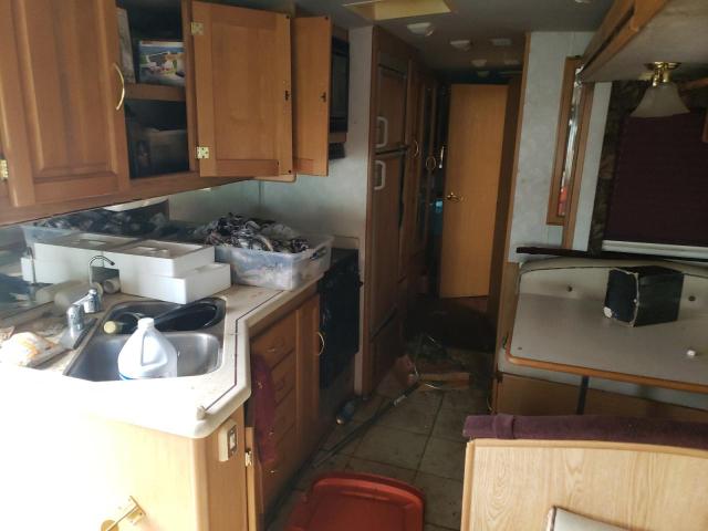 Photo 6 from auction – 1999 FLEE RV with VIN 1GBLP37J9W3318218