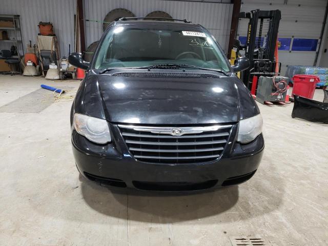 Photo 5 from auction – 2005 CHRYSLER TOWN & COU with VIN 2C4GP54L95R316747