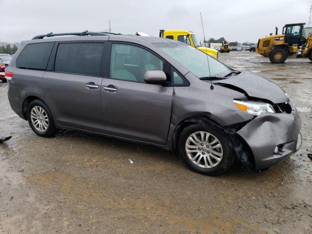Photo 4 from auction – 2013 TOYOTA SIENNA XLE with VIN 5TDYK3DC6DS388129