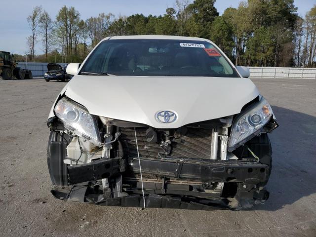 Photo 5 from auction – 2017 TOYOTA SIENNA XLE with VIN 5TDYZ3DC4HS778759