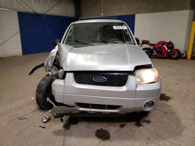 Photo 5 from auction – 2005 FORD ESCAPE LIM with VIN 1FMYU04145KA49610