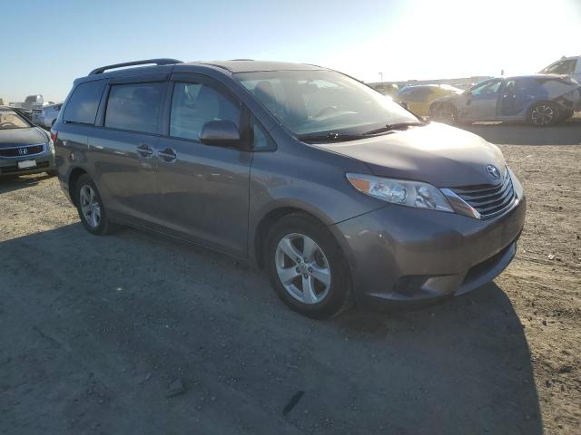 Photo 4 from auction – 2015 TOYOTA SIENNA LE with VIN 5TDKK3DC8FS657238
