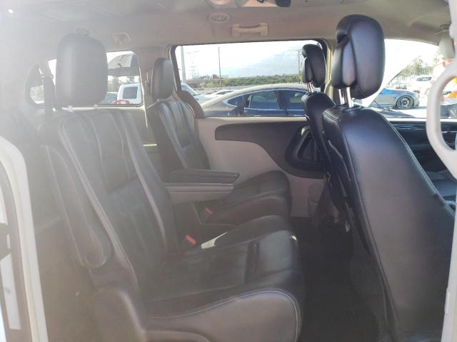 Photo 11 from auction – 2015 CHRYSLER TOWN & COU with VIN 2C4RC1BG3FR645495
