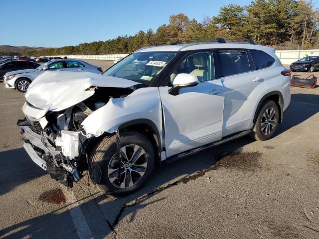 TOYOTA HIGHLANDER 2022 with VIN 5TDHZRBH0NS588180 - Photo from auction