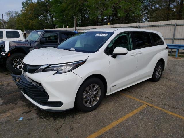TOYOTA SIENNA LE 2021 with VIN 5TDKRKEC3MS015012 - Photo from auction