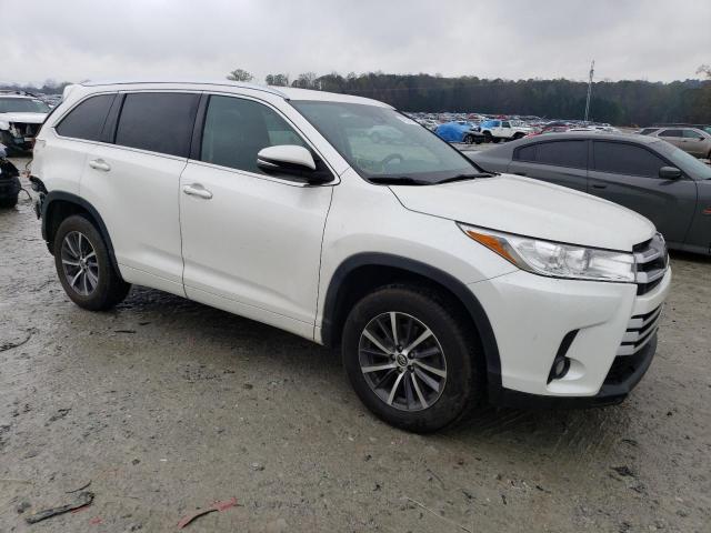Photo 4 from auction – 2018 TOYOTA HIGHLANDER with VIN 5TDKZRFH2JS531439