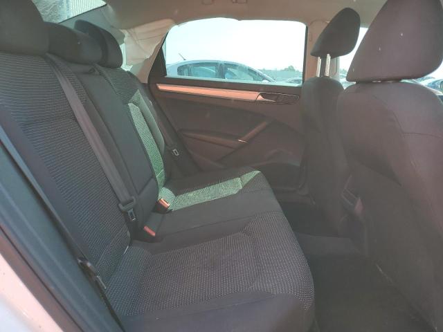Photo 10 from auction – 2016 VOLKSWAGEN PASSAT S with VIN 1VWAS7A35GC013025