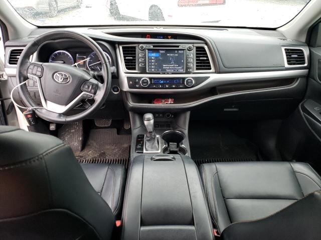 Photo 8 from auction – 2018 TOYOTA HIGHLANDER with VIN 5TDKZRFH2JS531439