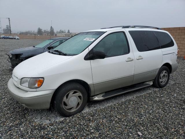 TOYOTA SIENNA LE 2000 with VIN 4T3ZF13C9YU206846 - Photo from auction