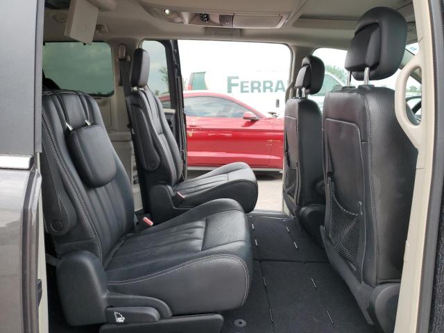 Photo 11 from auction – 2016 CHRYSLER TOWN & COU with VIN 2C4RC1CG9GR303954