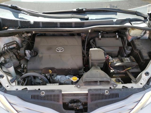 Photo 12 from auction – 2015 TOYOTA SIENNA XLE with VIN 5TDYK3DC7FS537697