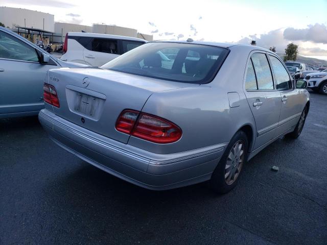 Photo 3 from auction – 2000 MERCEDES-BENZ E 320 with VIN WDBJF65J1YB161057