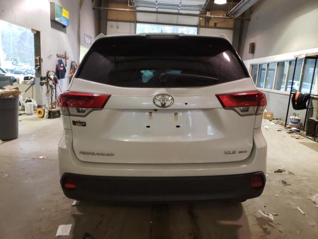 Photo 6 from auction – 2018 TOYOTA HIGHLANDER with VIN 5TDJZRFH4JS831995