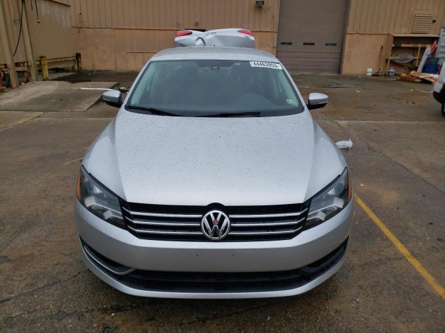 Photo 5 from auction – 2015 VOLKSWAGEN PASSAT S with VIN 1VWAT7A33FC037738