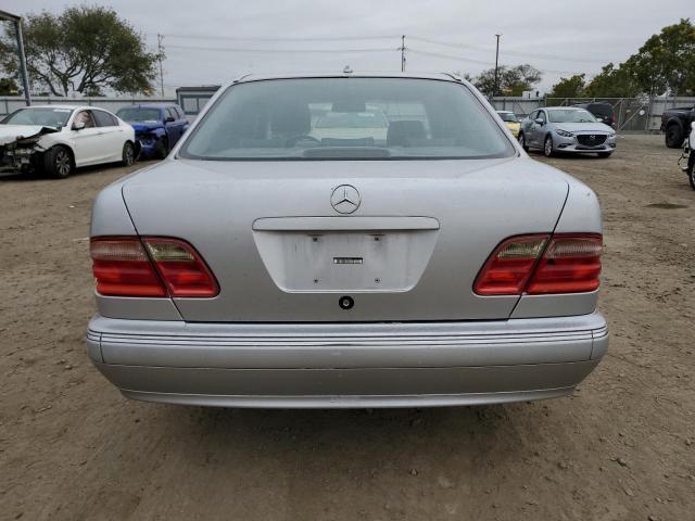 Photo 6 from auction – 2001 MERCEDES-BENZ E320 with VIN WDBJF65J21B210059