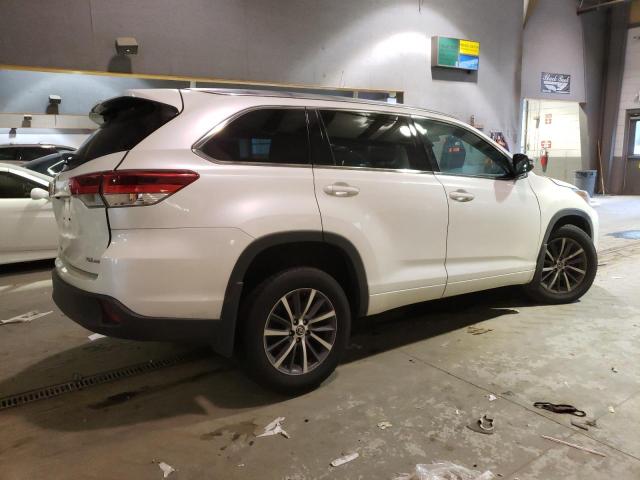 Photo 3 from auction – 2018 TOYOTA HIGHLANDER with VIN 5TDJZRFH4JS831995
