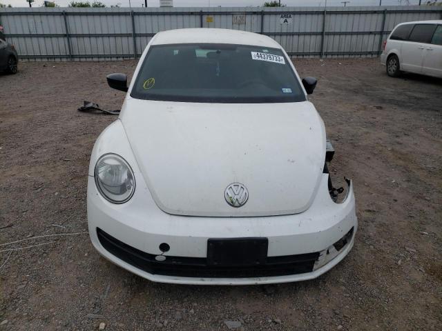 Photo 5 from auction – 2013 VOLKSWAGEN BEETLE with VIN 3VWFP7AT9DM620062
