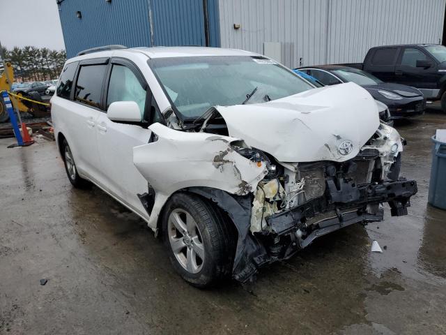 Photo 4 from auction – 2016 TOYOTA SIENNA LE with VIN 5TDKK3DC3GS754042