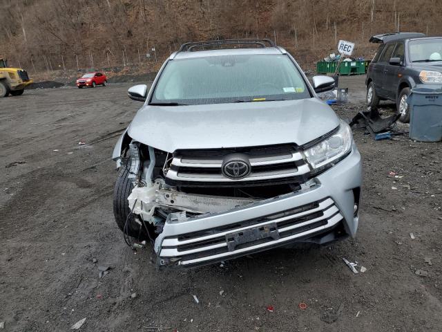 Photo 5 from auction – 2018 TOYOTA HIGHLANDER with VIN 5TDJZRFH9JS525262