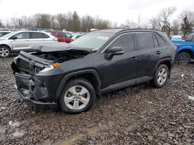 TOYOTA RAV4 XLE 2020 مع رقم تعريف المركبة JTMP1RFV2LD068025 - صورة من المزاد