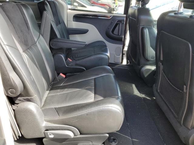 Photo 11 from auction – 2015 CHRYSLER TOWN & COU with VIN 2C4RC1GG7FR532741