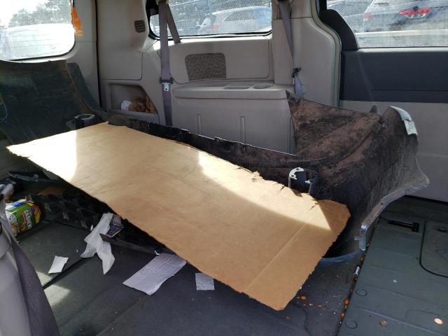 Photo 13 from auction – 2008 CHRYSLER TOWN & COU with VIN 2A8HR44H08R721672
