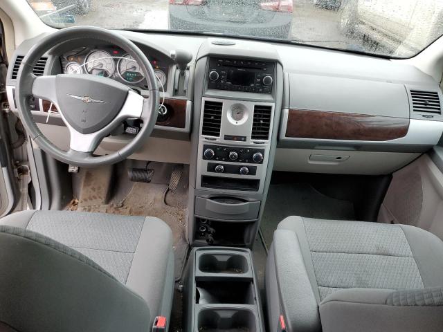Photo 8 from auction – 2010 CHRYSLER TOWN & COU with VIN 2A4RR5D13AR152434