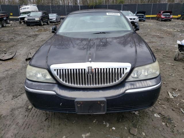 Photo 5 from auction – 2003 LINCOLN TOWN CAR E with VIN 1LNHM81W43Y700484