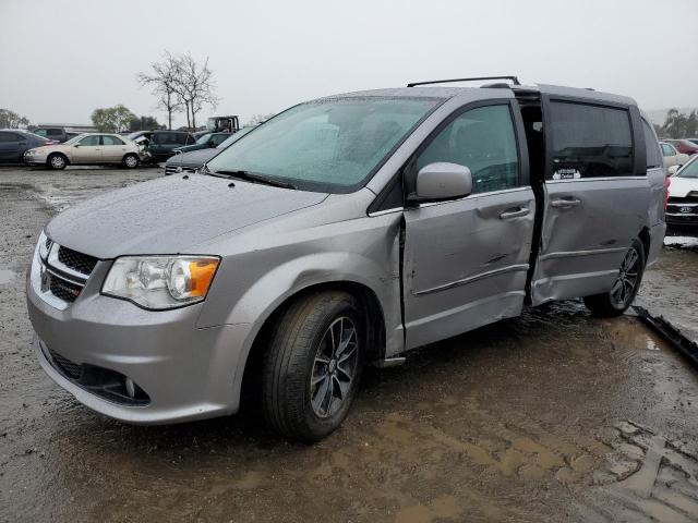 DODGE GRAND CARA 2017 with VIN 2C4RDGCG0HR624380 - Photo from auction