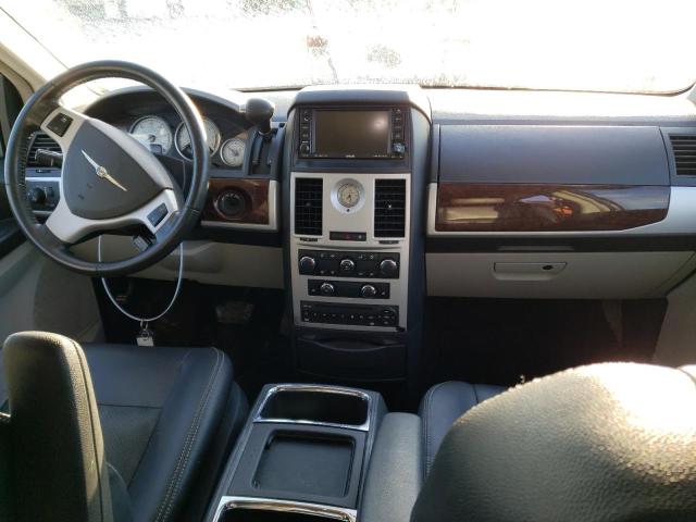 Photo 8 from auction – 2010 CHRYSLER TOWN & COU with VIN 2A4RR8D17AR386688
