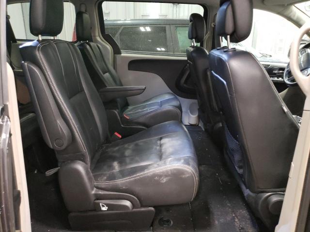 Photo 11 from auction – 2016 CHRYSLER TOWN & COU with VIN 2C4RC1BG5GR271229