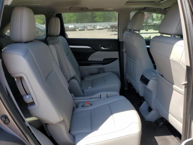 Photo 11 from auction – 2019 TOYOTA HIGHLANDER with VIN 5TDKZRFH4KS301838