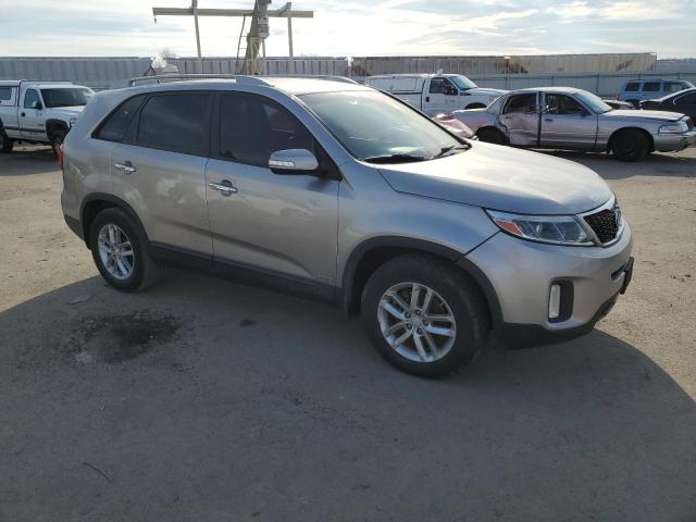 Photo 4 from auction – 2015 KIA SORENTO LX with VIN 5XYKTCA62FG573960
